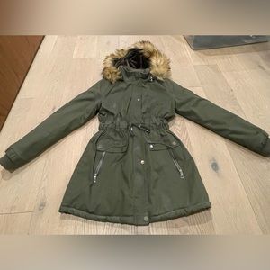 Women’s medium winter coat with adjustable waist